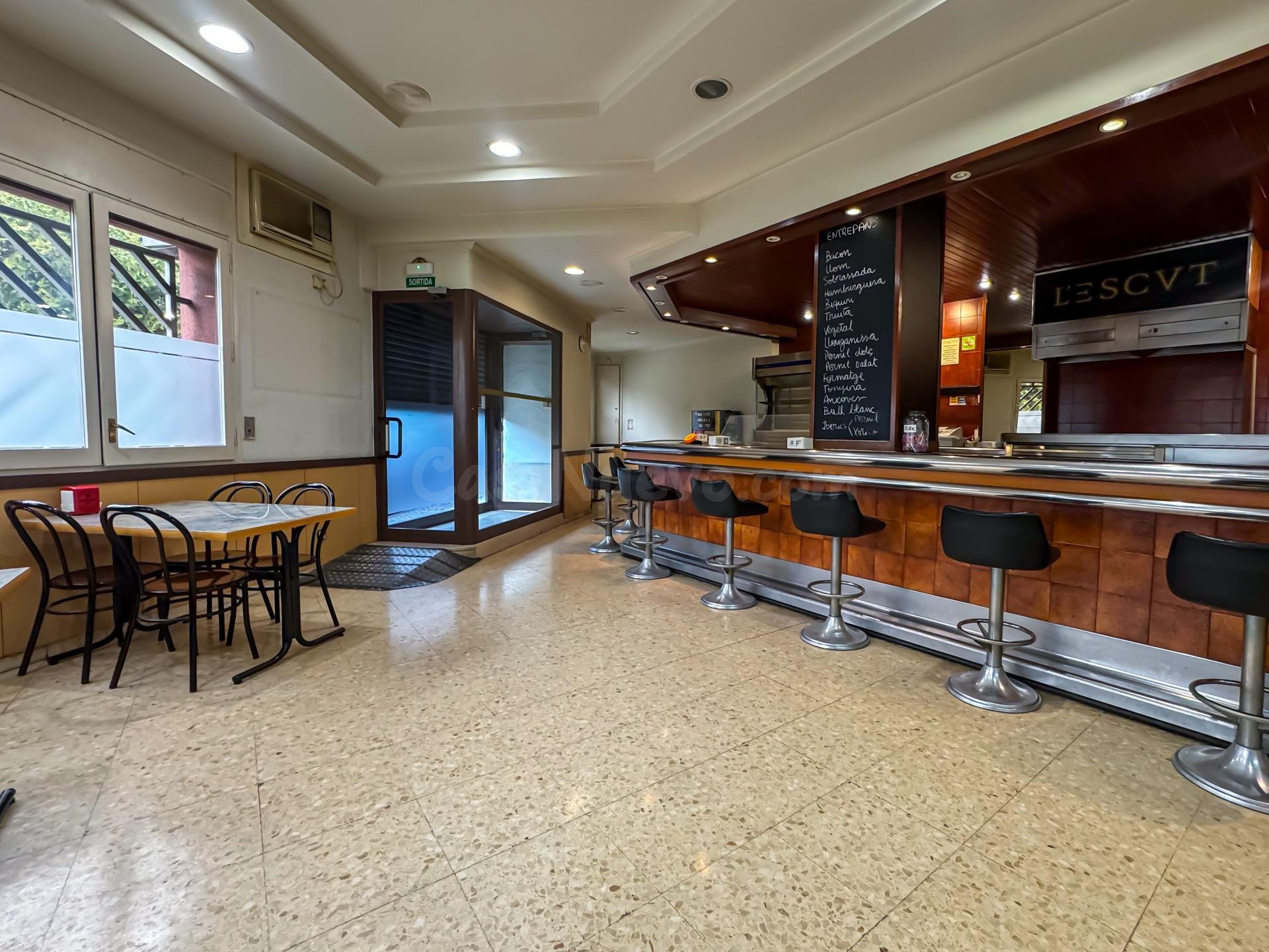 Restaurante con gran capacidad y cocina equipada en la zona  - foto 4