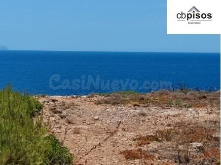 EXTRAORDINARIO SOLAR EN PRIMERA LÍNEA DEL MAR. - foto 3
