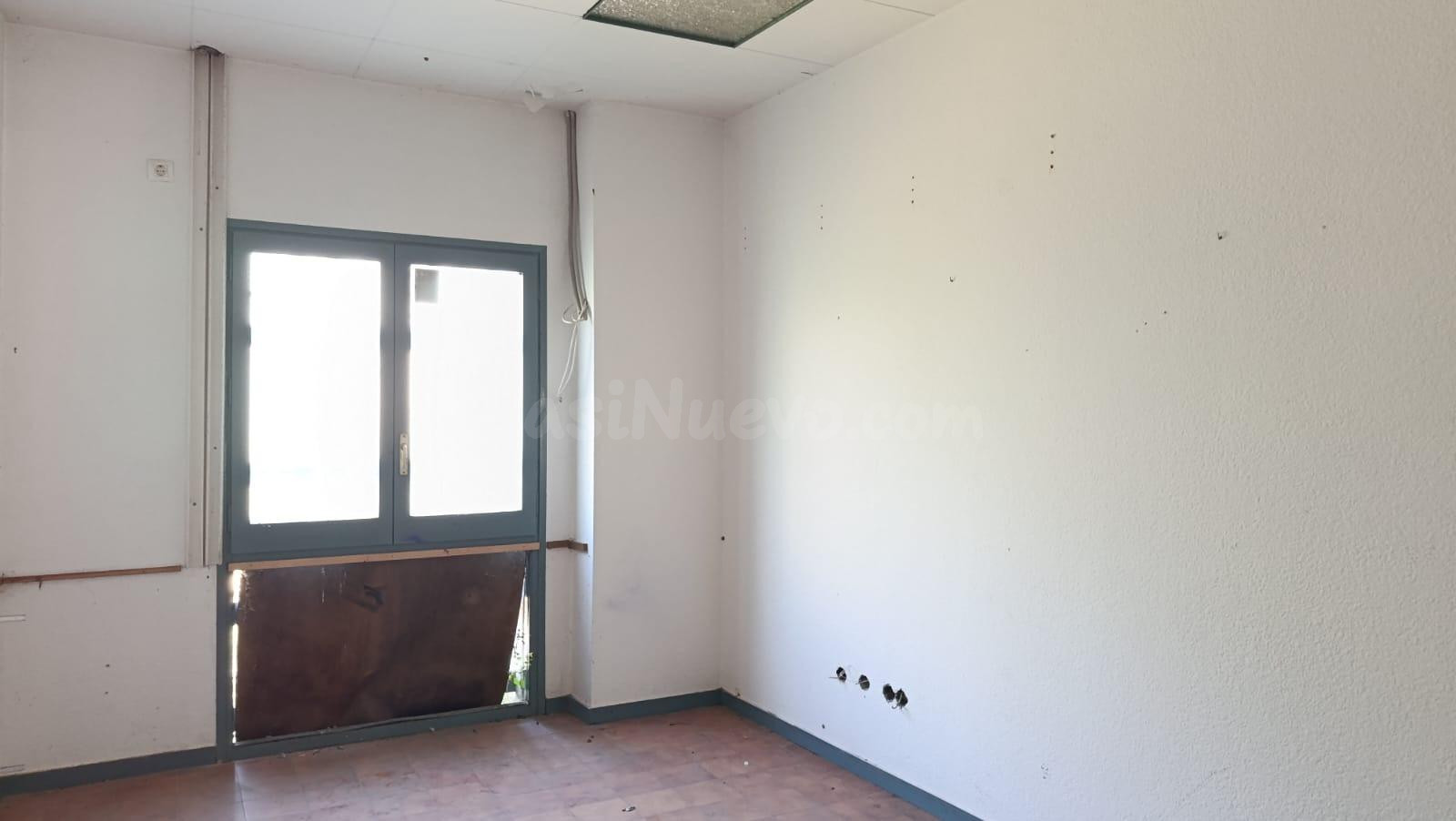 Edificio entero para rehabilitación con local comercial, cin - foto 3