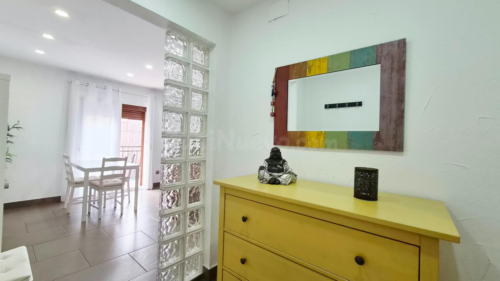 Piso reformado de tres habitaciones