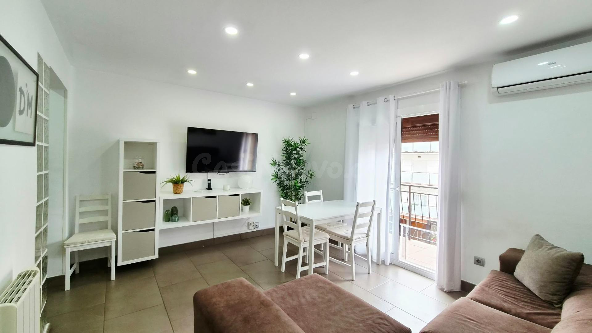Piso reformado de tres habitaciones - foto 5