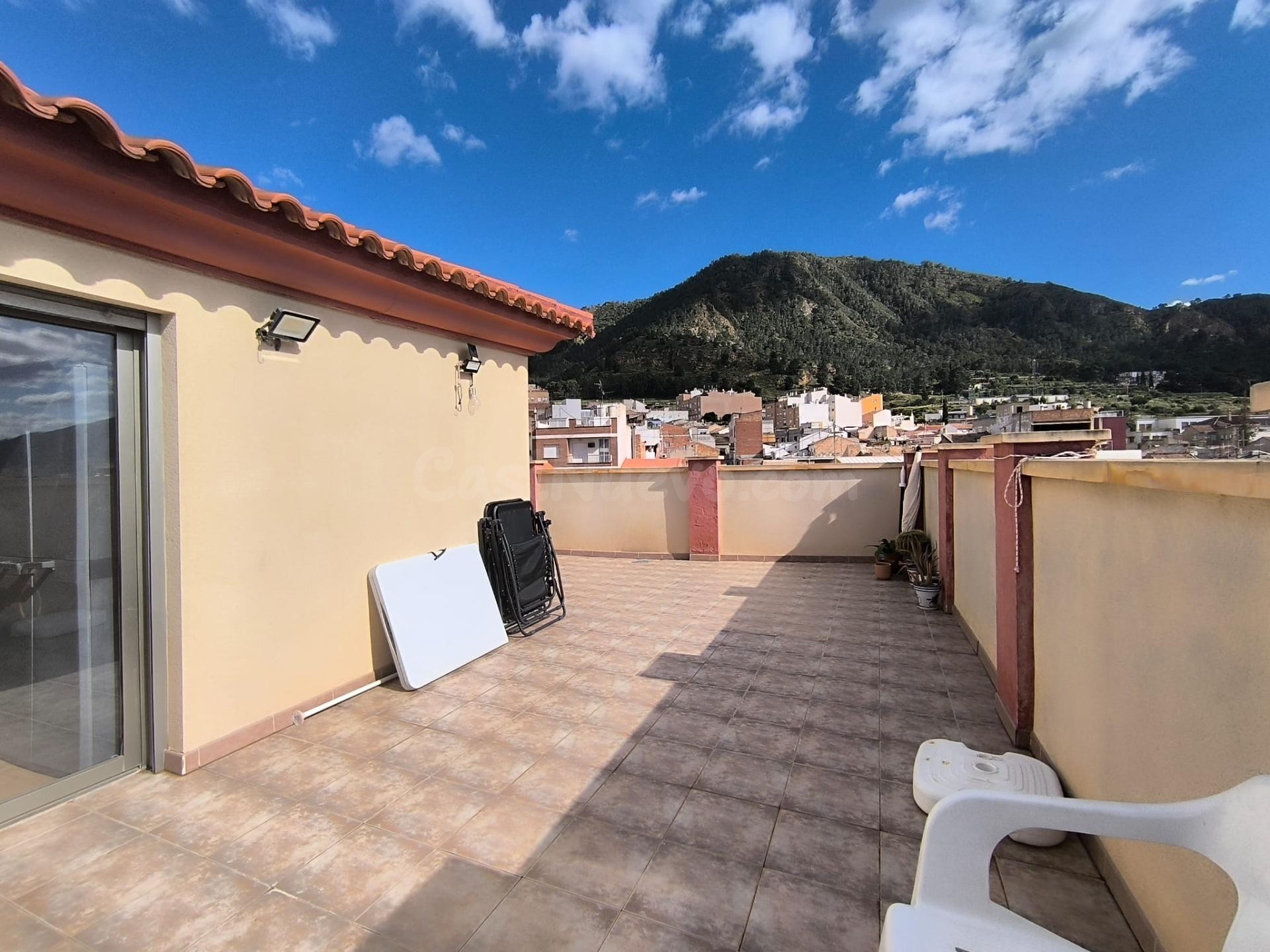 ++Ático dúplex con 50 m2 de terraza y vistas a la montaña: a