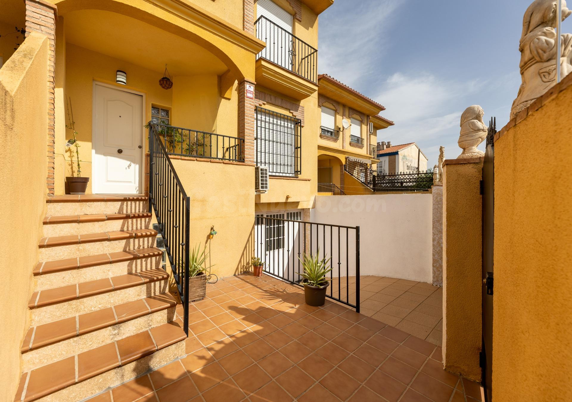 Vivienda unifamiliar reformada en Alhendín - foto 2