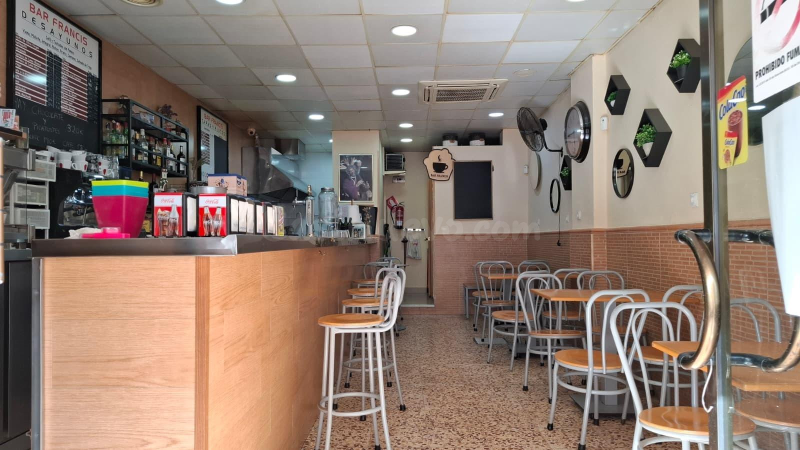 SE VENDE BAR TOTALMENTE EQUIPADO EN SANTA JUSTA - foto 2