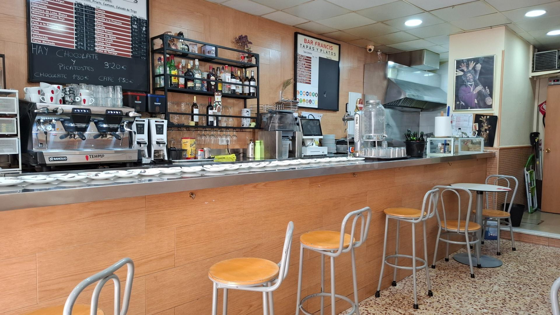 SE VENDE BAR TOTALMENTE EQUIPADO EN SANTA JUSTA - foto 3