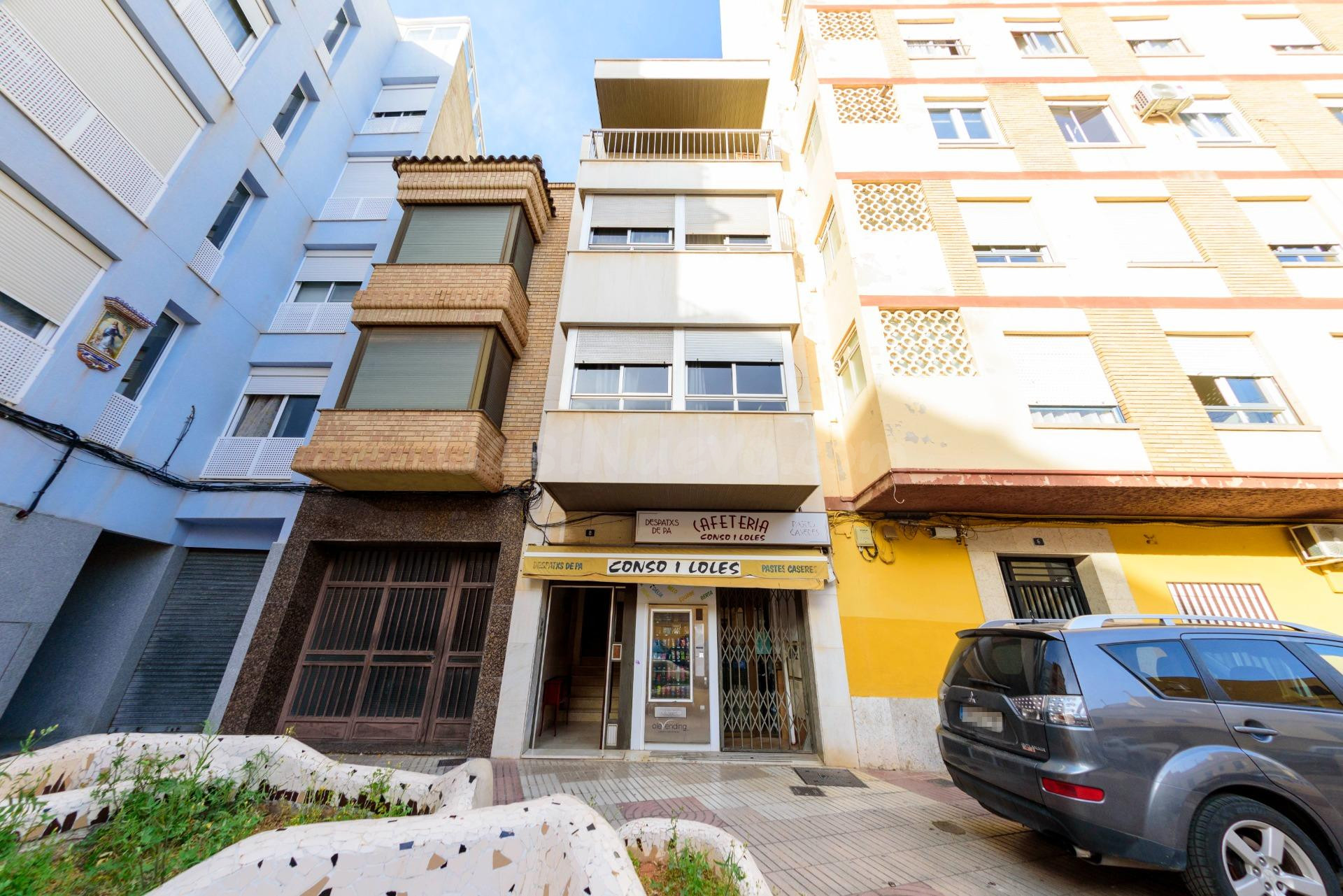Edificio de planta baja comercial más dos alturas (piso por planta): venta con rentabilidad (con inquilinos)