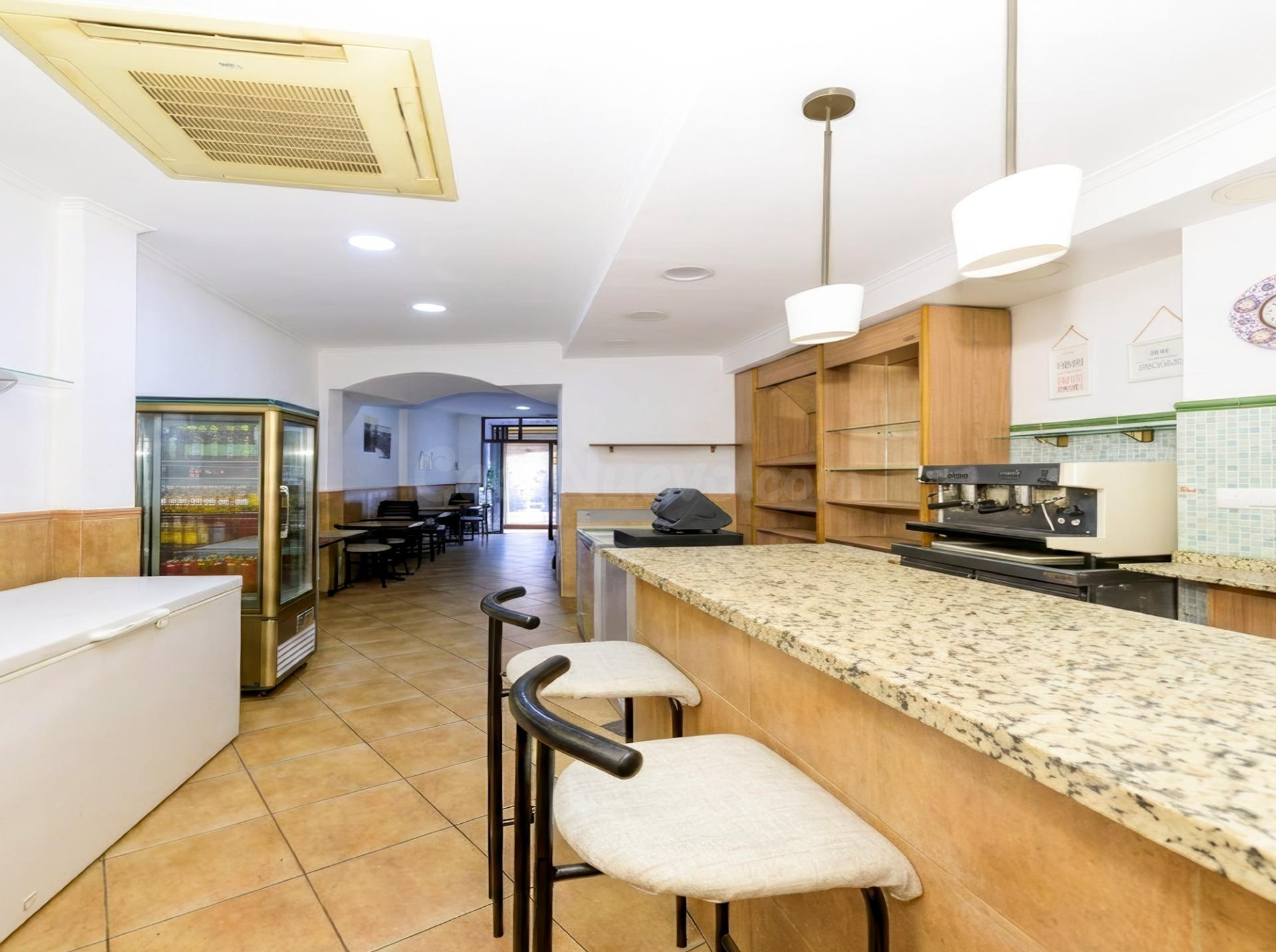 Edificio de planta baja comercial más dos alturas (piso por  - foto 2