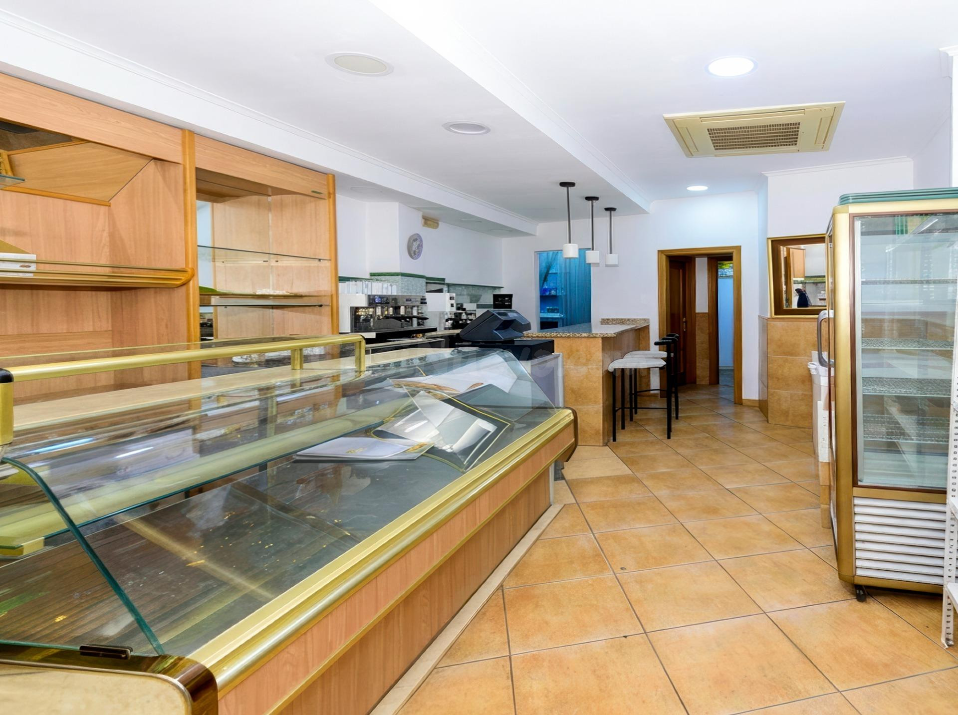 Edificio de planta baja comercial más dos alturas (piso por  - foto 3