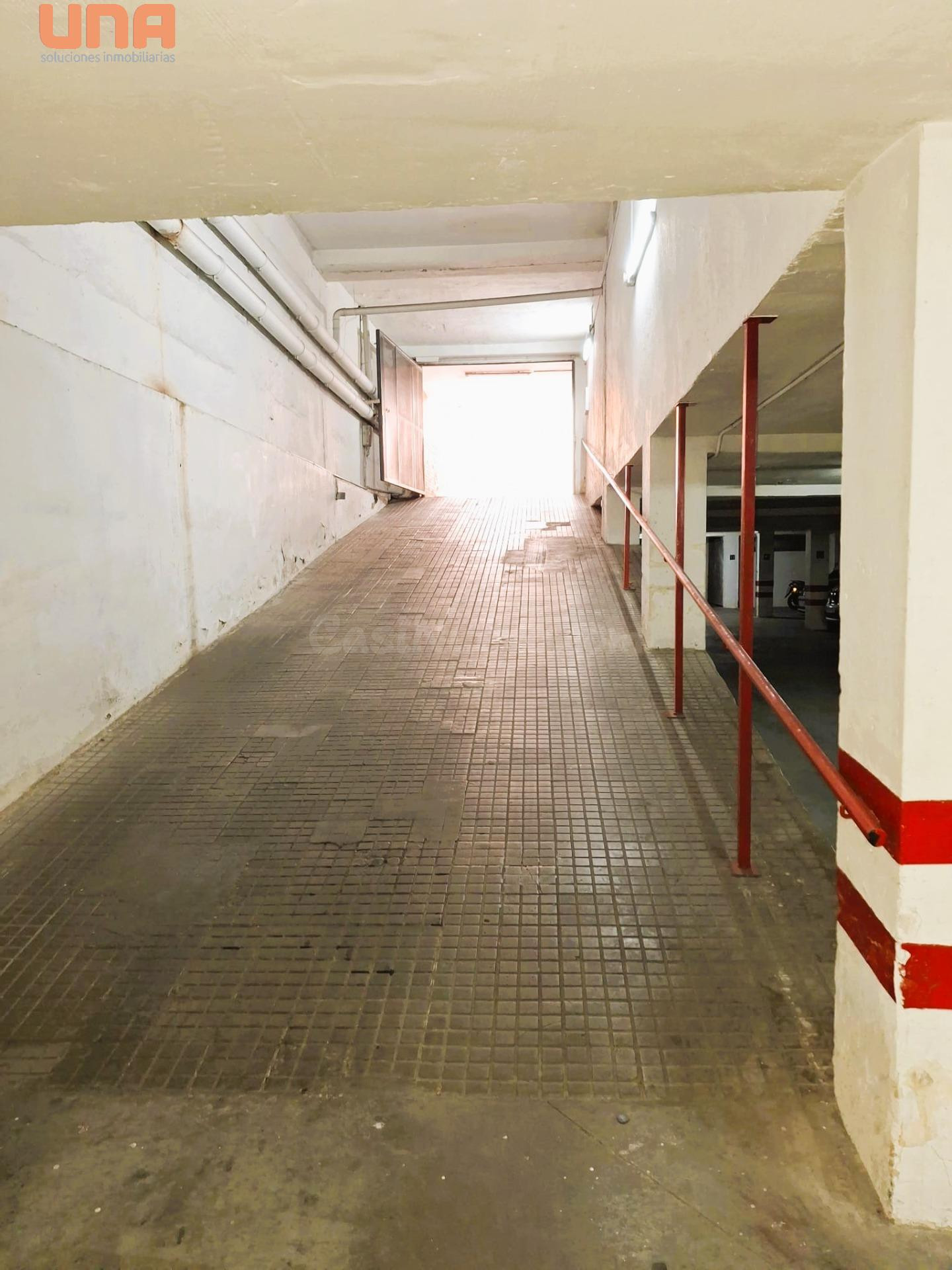 Se vende Plaza de garaje ( para coche y 2 motos) en Santa Rosa (Los Arboles) - foto 2