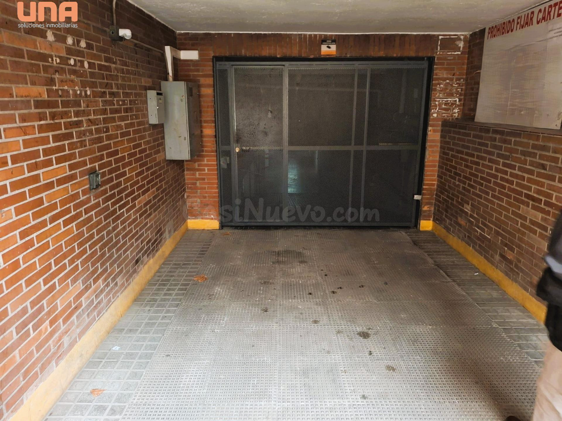 Se vende Plaza de garaje ( para coche y 2 motos) en Santa Rosa (Los Arboles) - foto 5