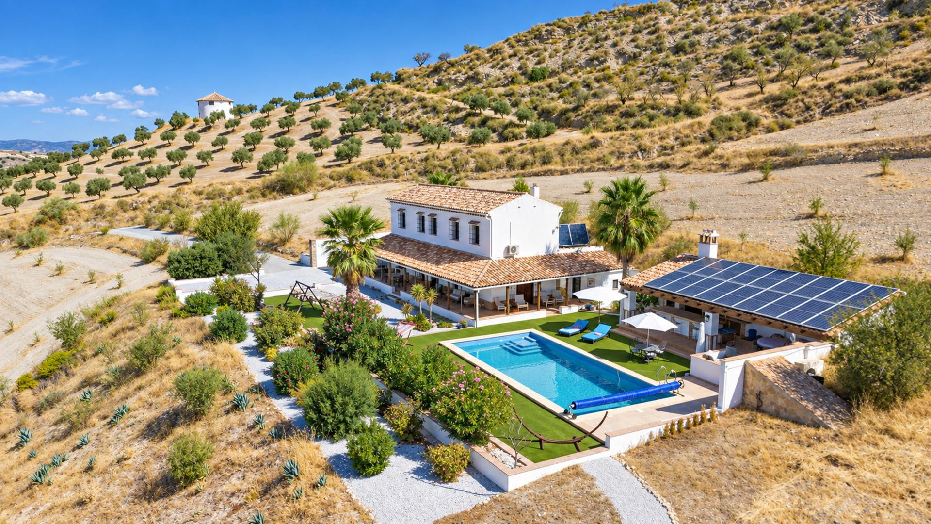 IMPRESIONANTE FINCA RÚSTICA CON DOS VILLAS, PISCINA Y CASI C