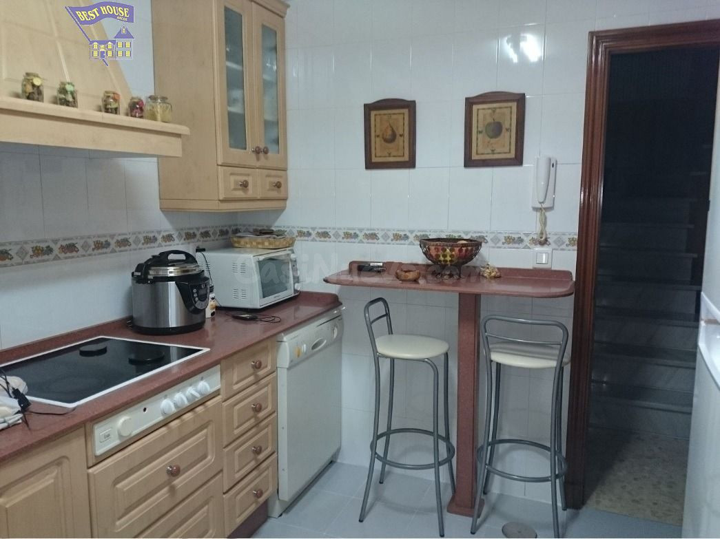 SE VENDE CASA ADOSADA EN LAS CANTERAS