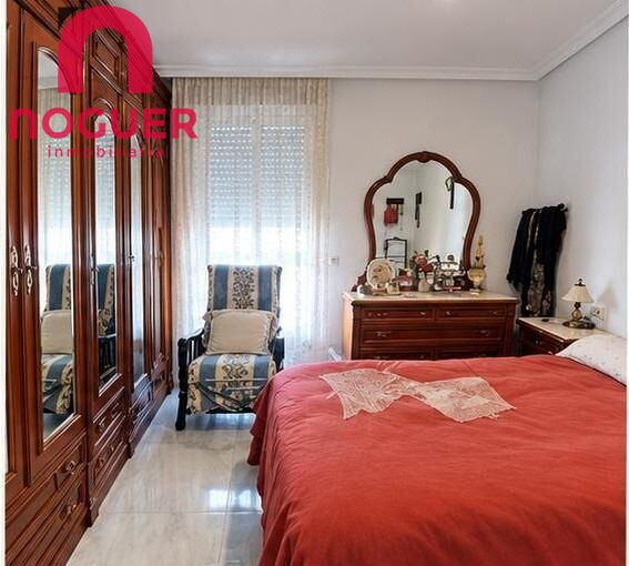 PISO EN VENTA EN LA ZONA DEL ZOCO – ASCENSOR, TERRAZA, GARAJ - foto 4