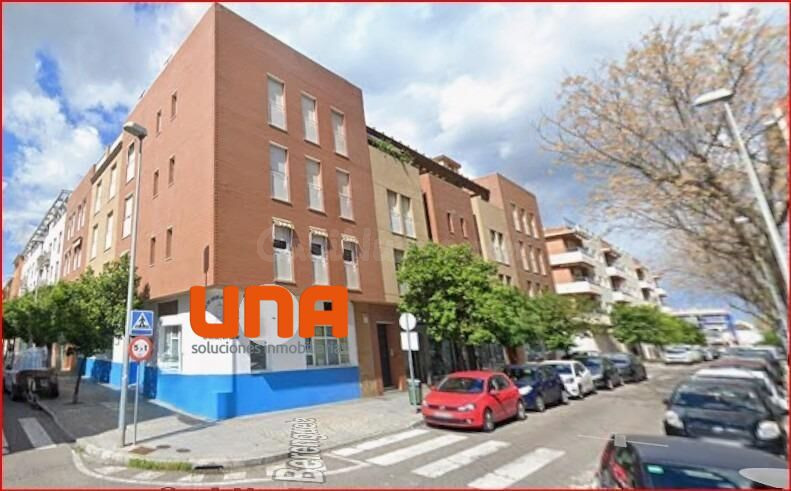 Buen piso muy cerca del Vial (espalda Hotel Center) con plaz