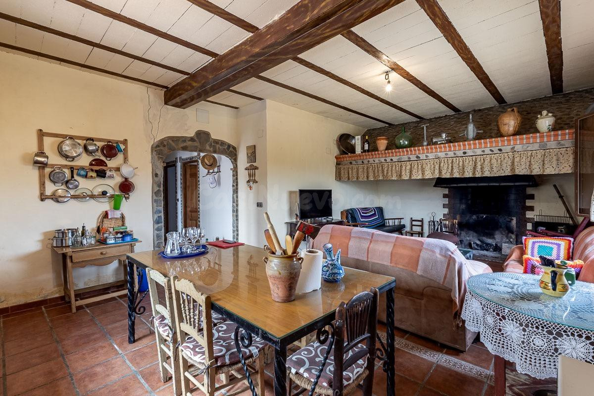 ## Encantadora Villa de Campo con Piscina, 34.085 m2 de Terr - foto 5