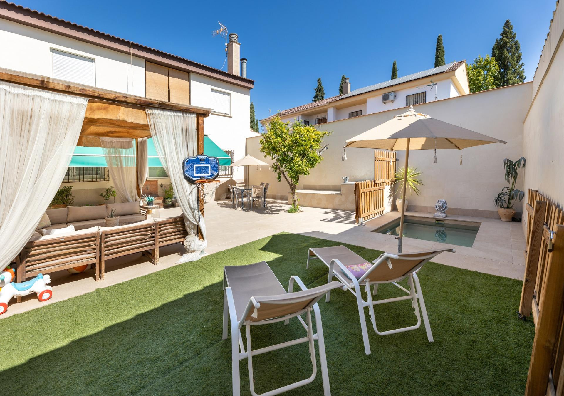 ¡EXCLUSIVO CHALET PAREADO TOTALMENTE REFORMADO CON JACUZZI Y