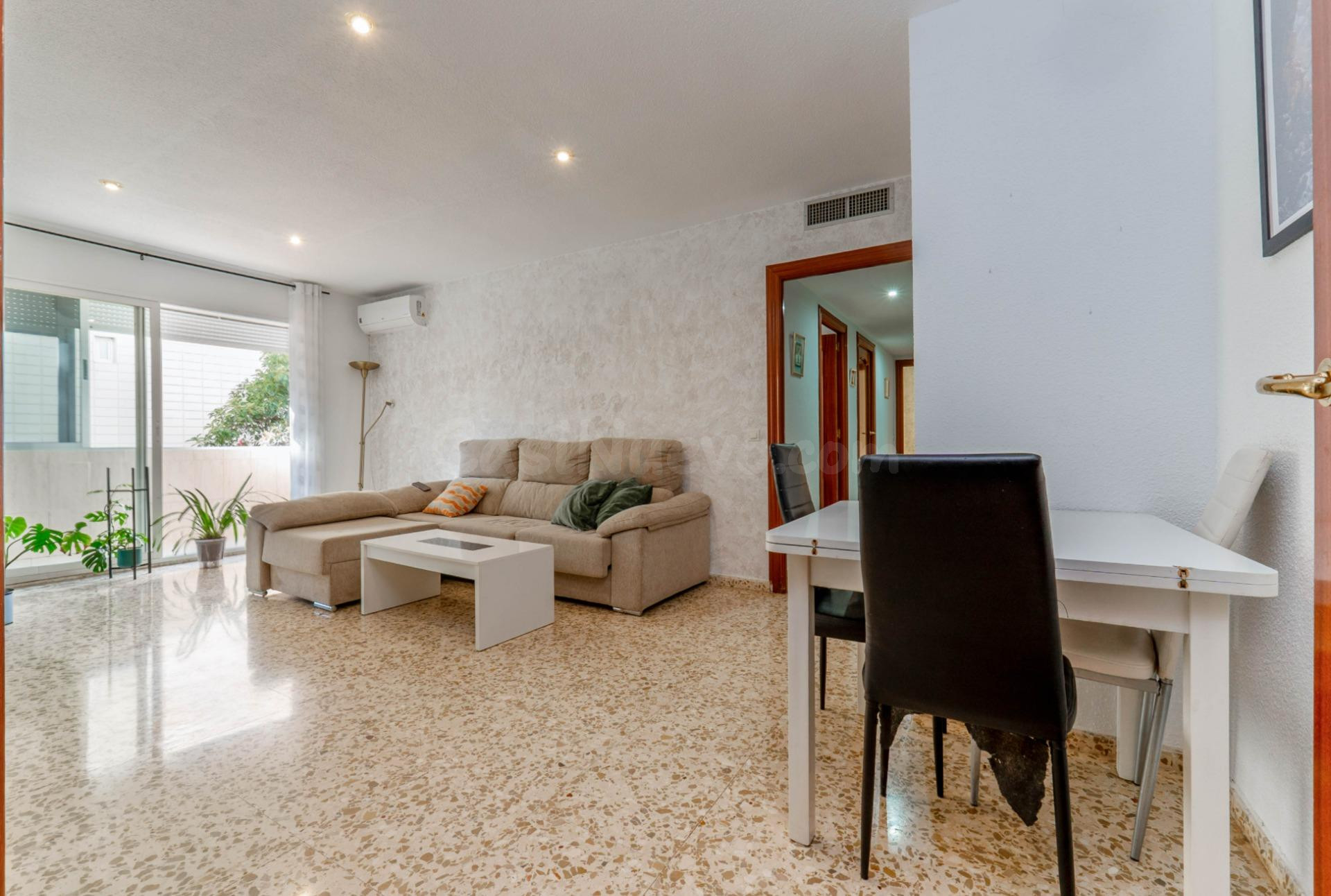 Piso de 3 dormitorios con piscina comunitaria en Maracena - foto 2