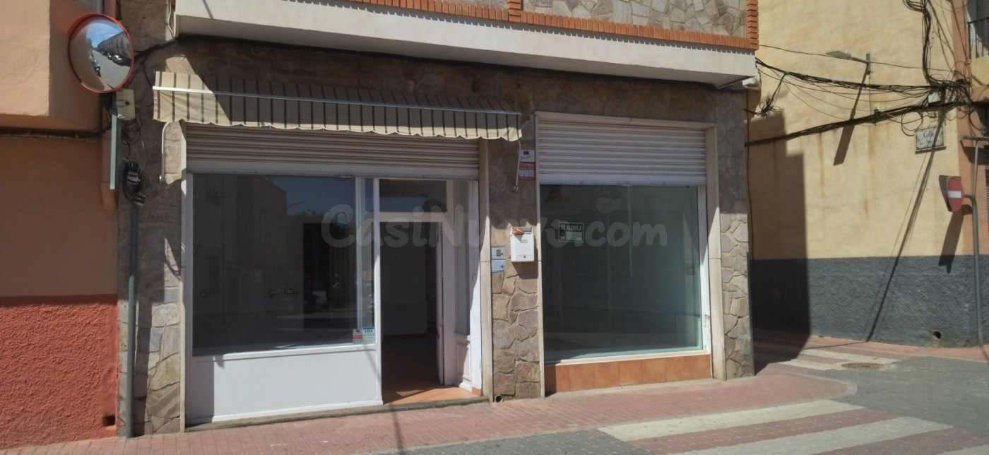 Local comercial 60m² en alquiler - Barrio de la merced