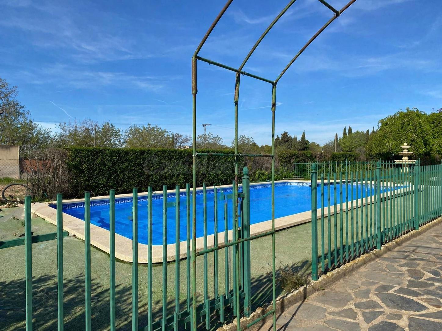 Chalet a 10 minutos de Albacete con Amplio Terreno y Piscina - foto 3