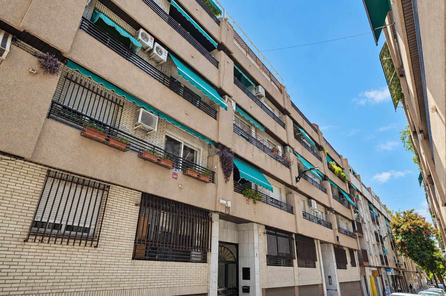 Impresionante Vivienda de Lujo con Diseño Moderno y Comodida