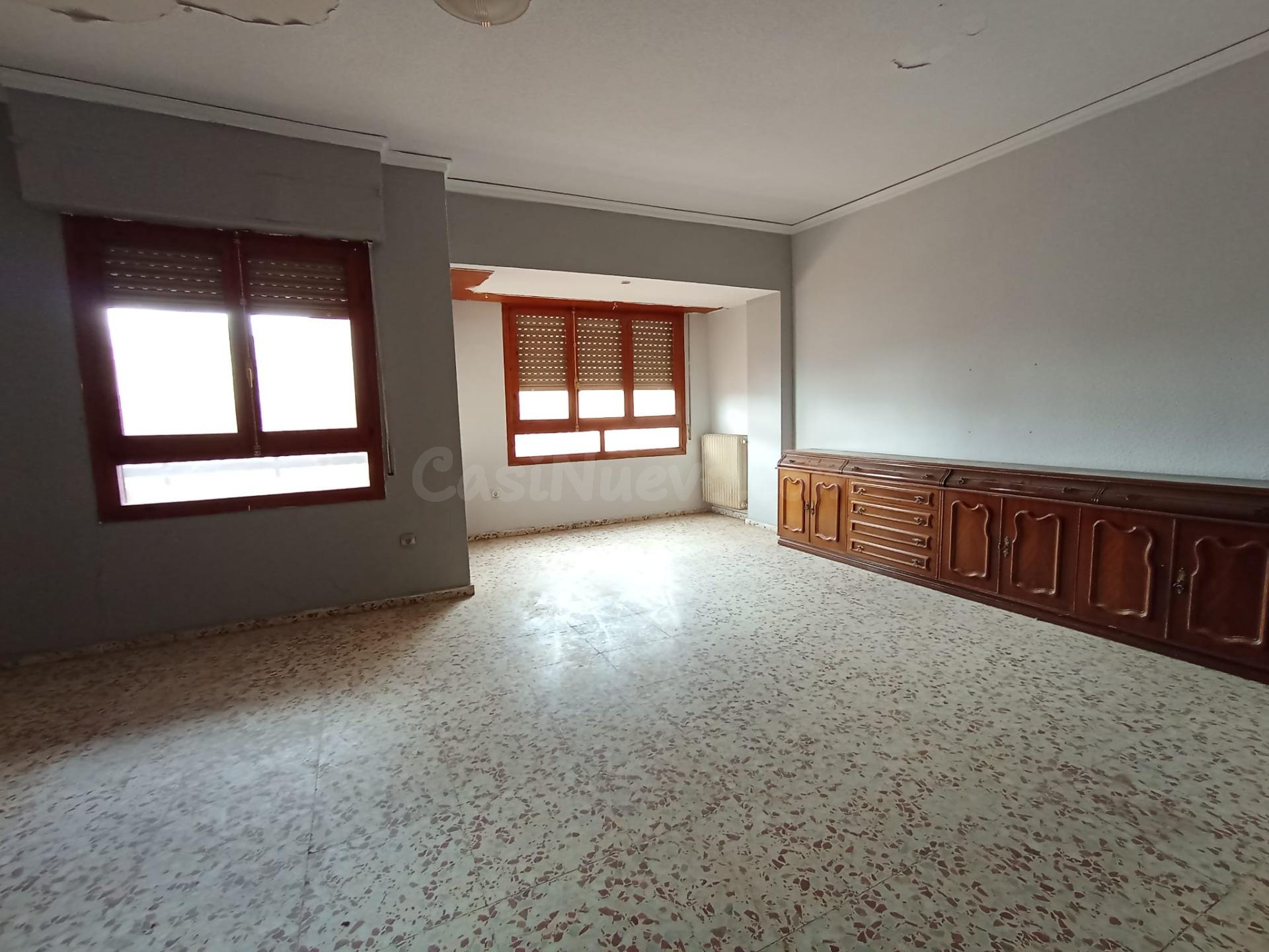 Amplio piso en el centro de Almansa - Oportunidad para refor - foto 3