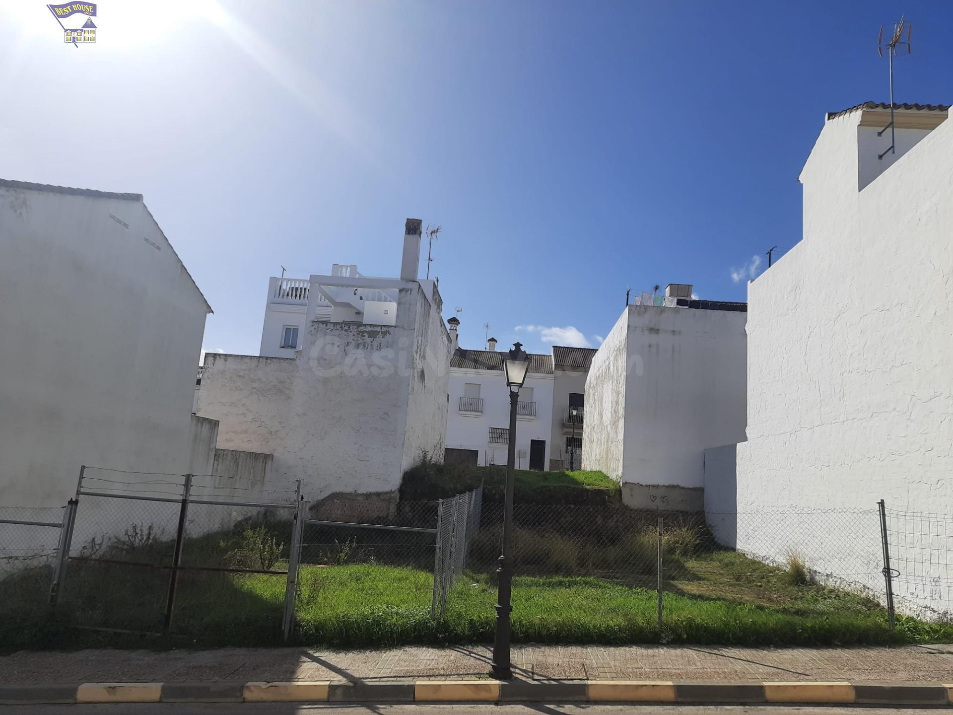 SE VENDE SOLAR EN ZONA DEL PORTICHUELO