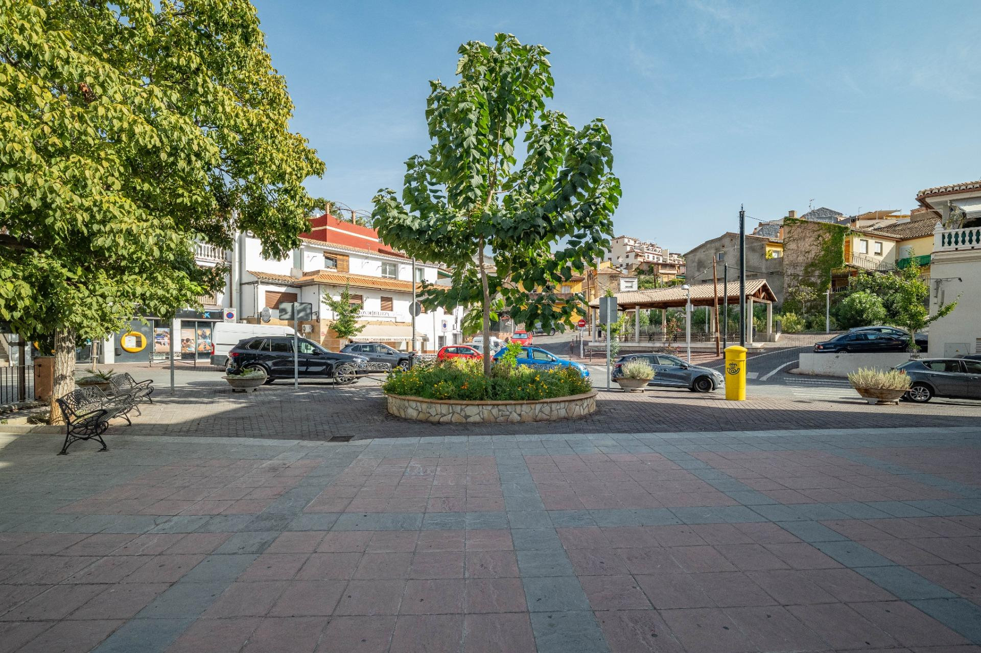 Amplio Local Comercial en Monachil - Oportunidad Única