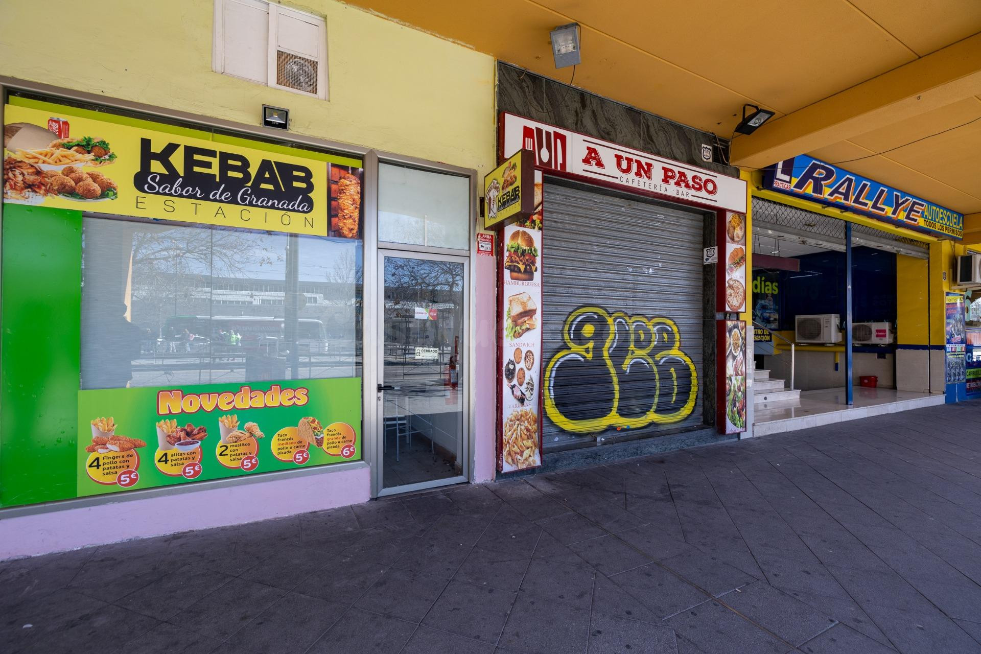 SE VENDE LOCAL COMERCIAL FRENTE estación DE AUTOBUSES - foto 2