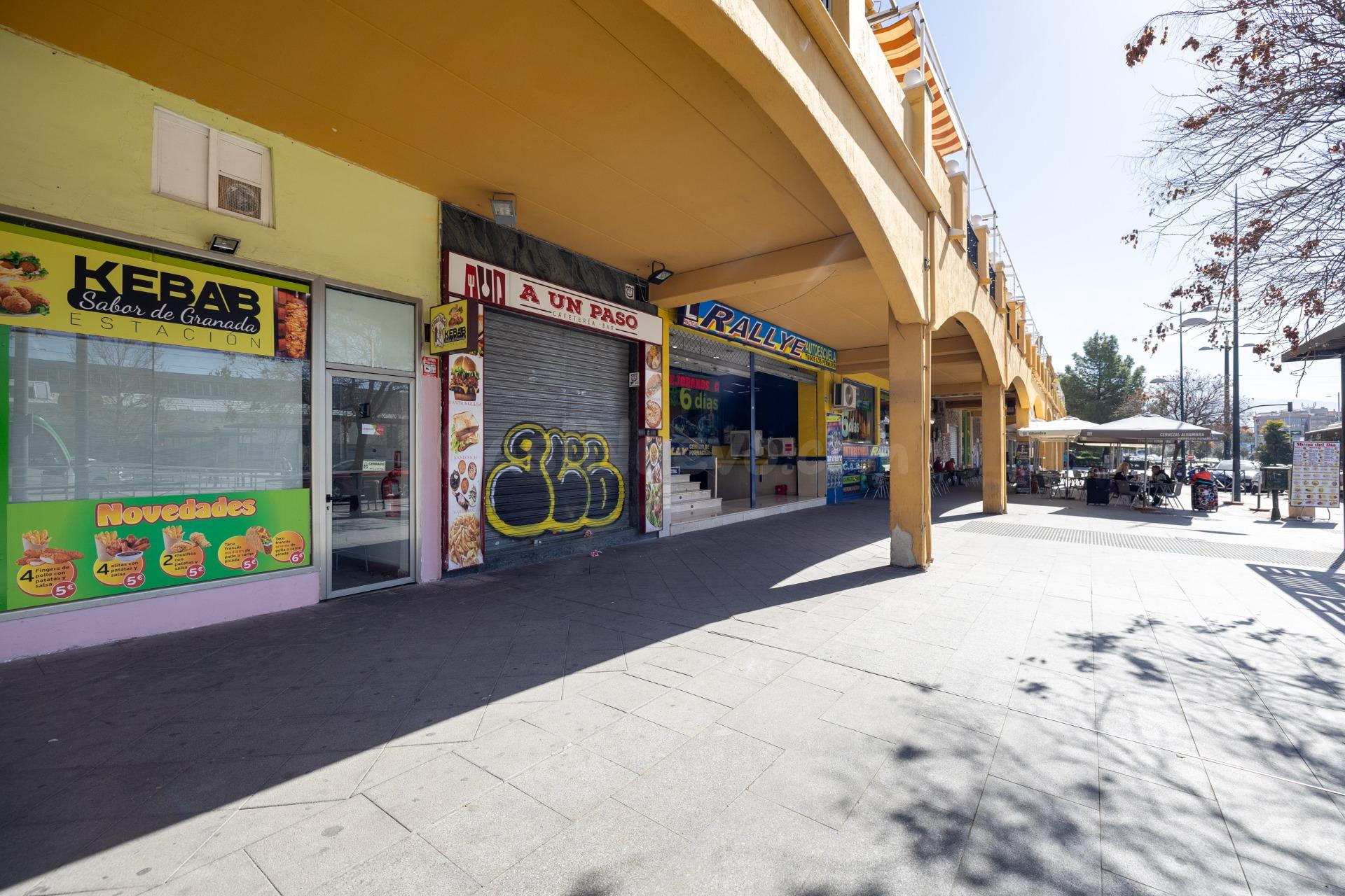 SE VENDE LOCAL COMERCIAL FRENTE estación DE AUTOBUSES - foto 3