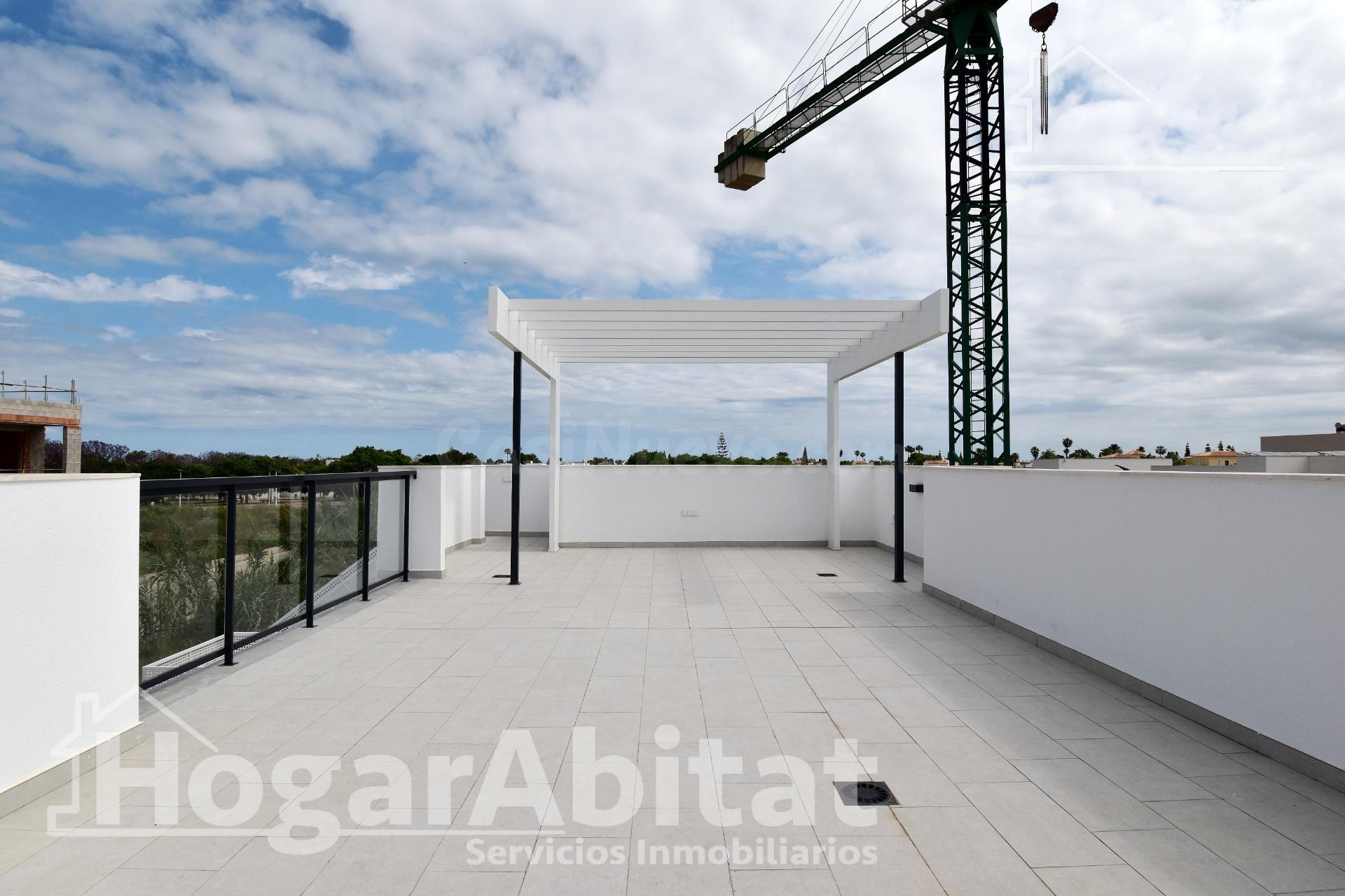 ¡ESPECTACULAR VILLA! A ESTRENAR CON PISCINA PRIVADA, TERRAZA