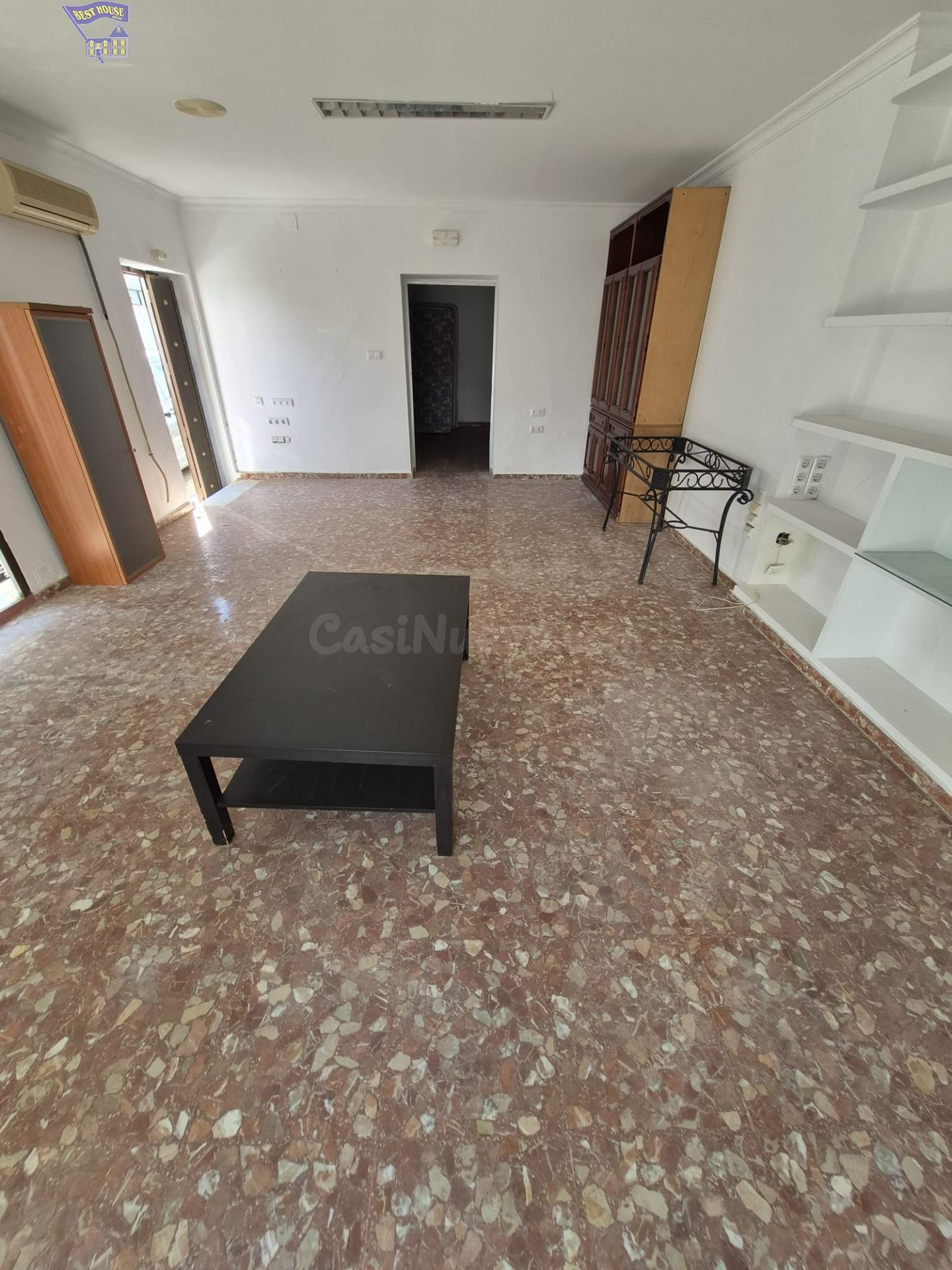 SE VENDE DOS LOCALES EN ZONA CERCANO A CENTRO