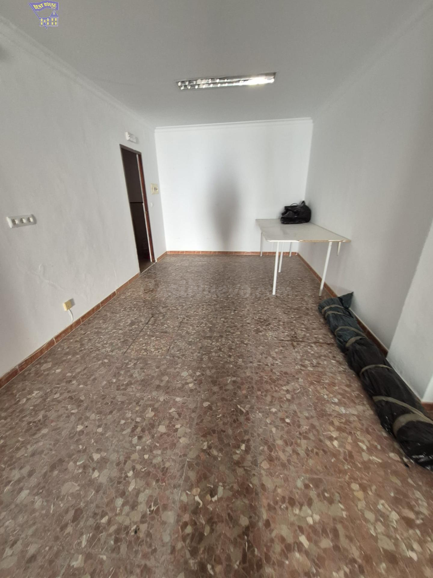 SE VENDE DOS LOCALES EN ZONA CERCANO A CENTRO - foto 2