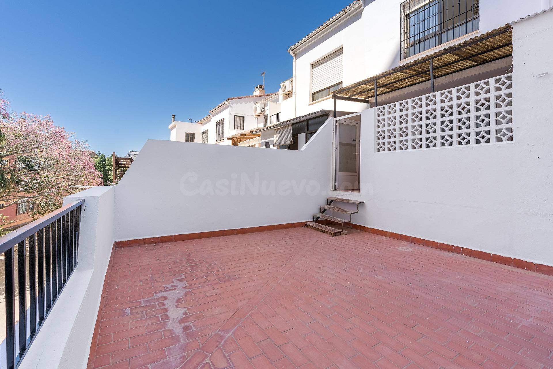 CASA ADOSADA EN MOTRIL - foto 4