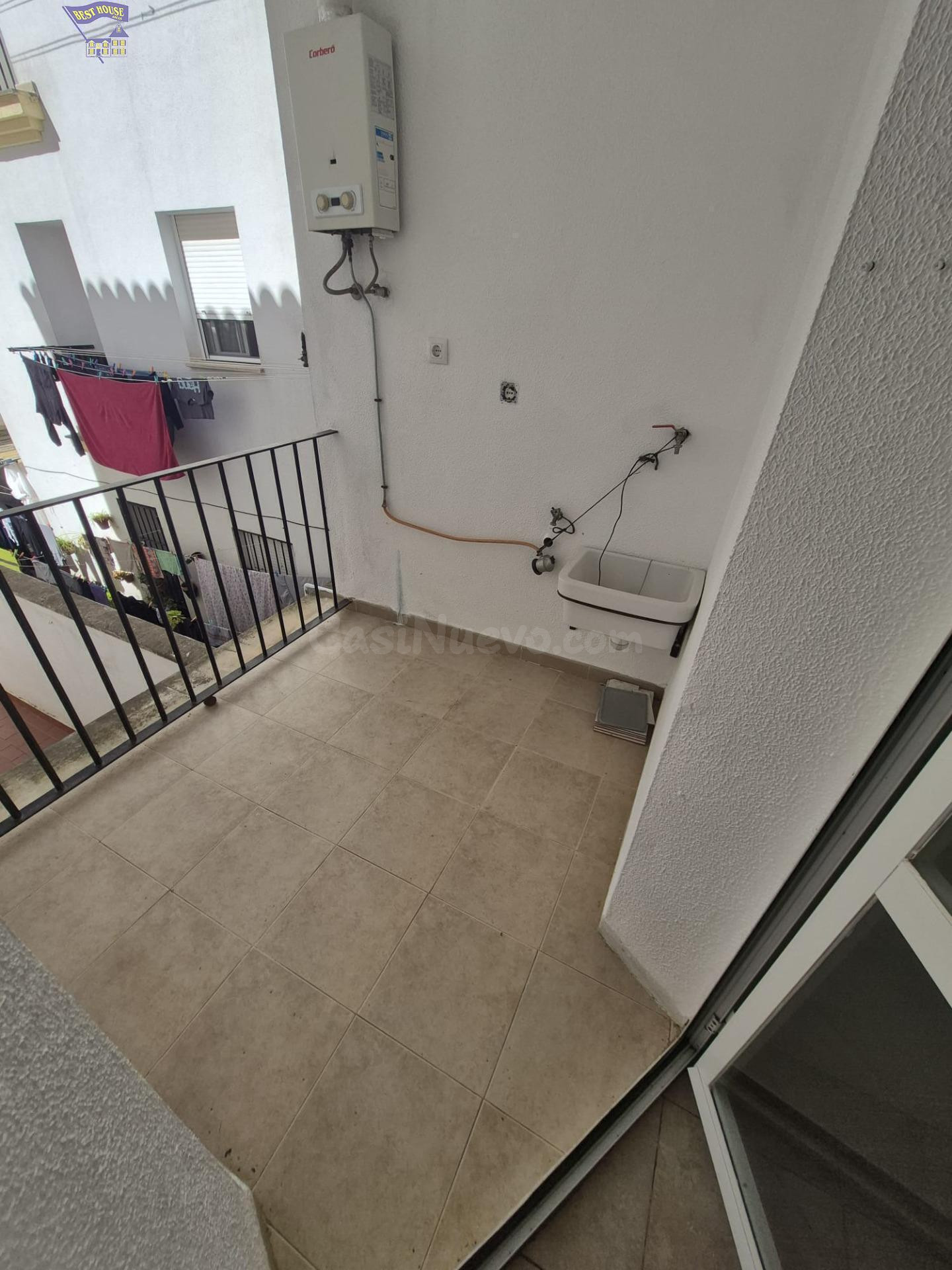 SE VENDE PISO CON DOS PLAZAS DE GARAJES EN ZONA DEL PORTICHU - foto 4