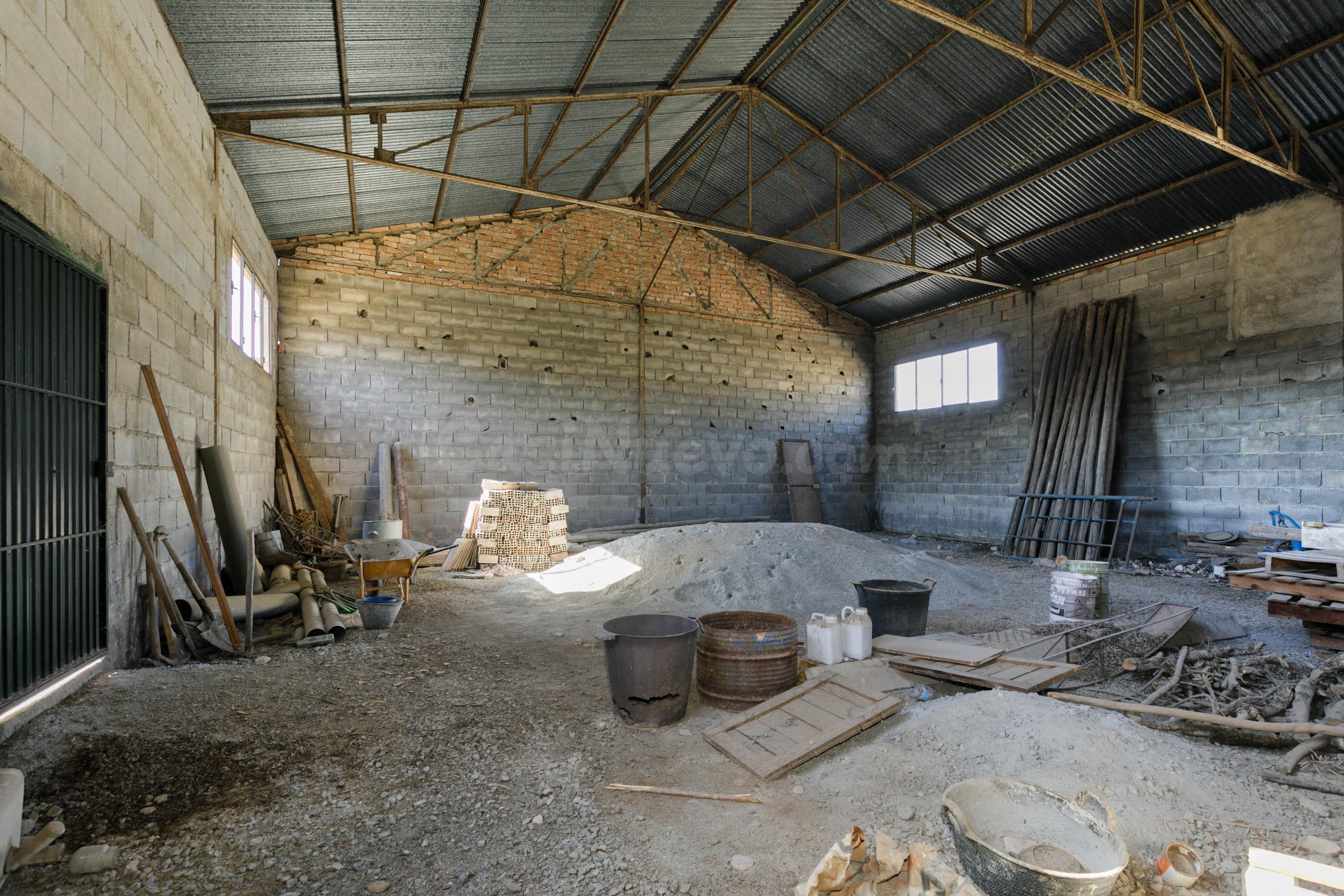 Nave industrial con amplio terreno urbano en Pulianas (Grana - foto 2