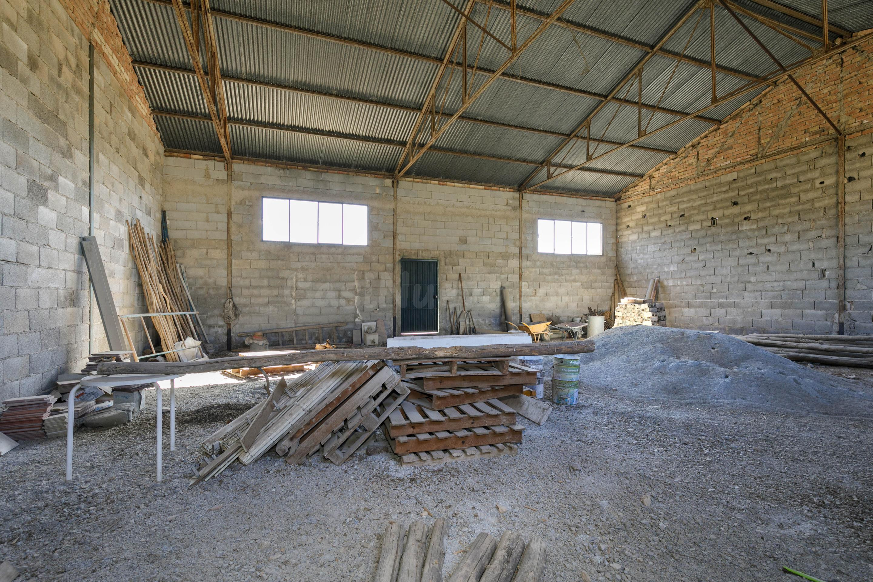 Nave industrial con amplio terreno urbano en Pulianas (Grana - foto 3