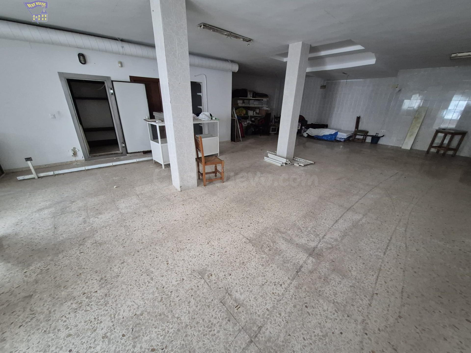 SE VENDE LOCAL COMERCIAL EN ZONA DE LAS CANTERAS