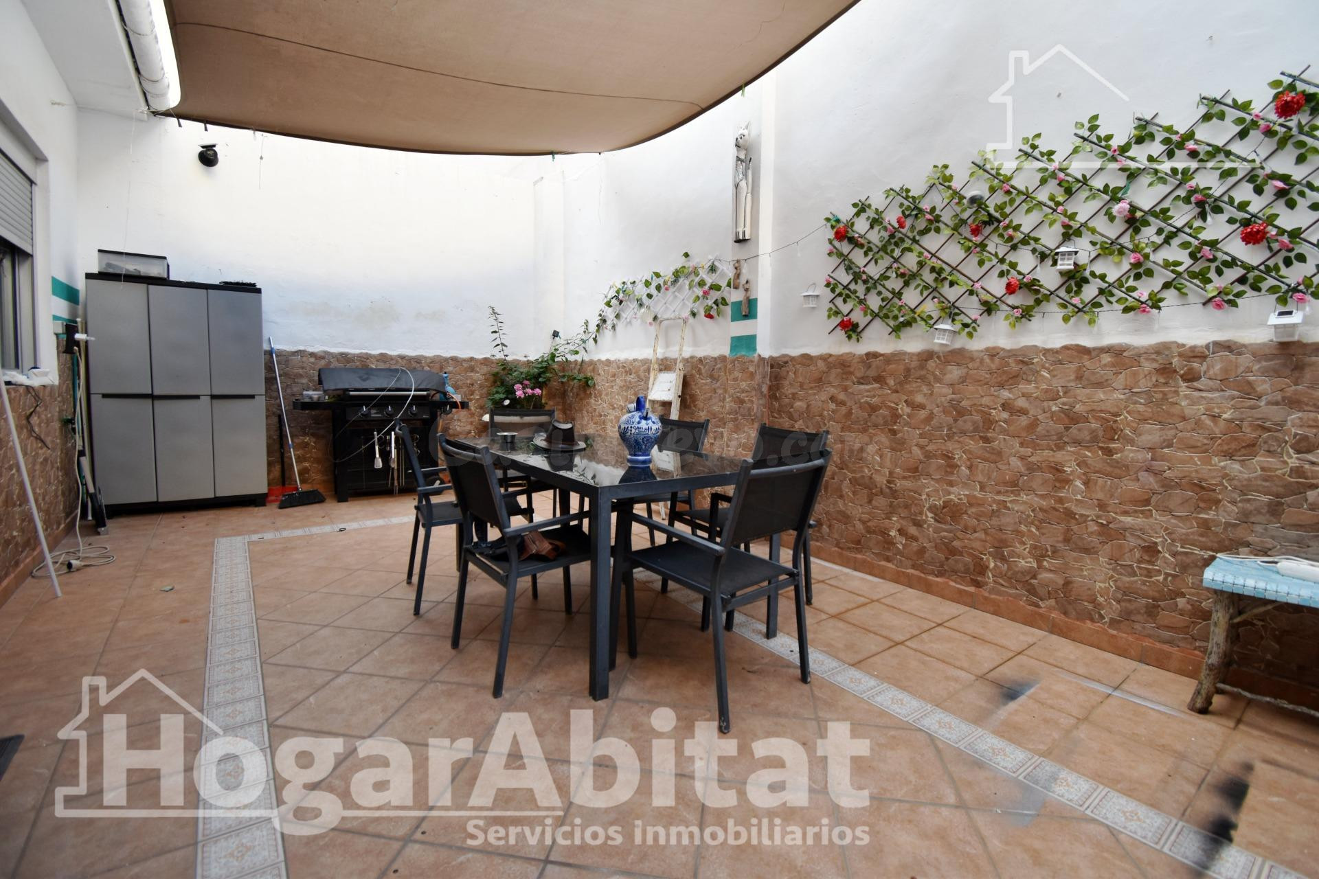 MUY AMPLIO CON 5 DORMITORIOS Y TERRAZA EN CENTRO - foto 2