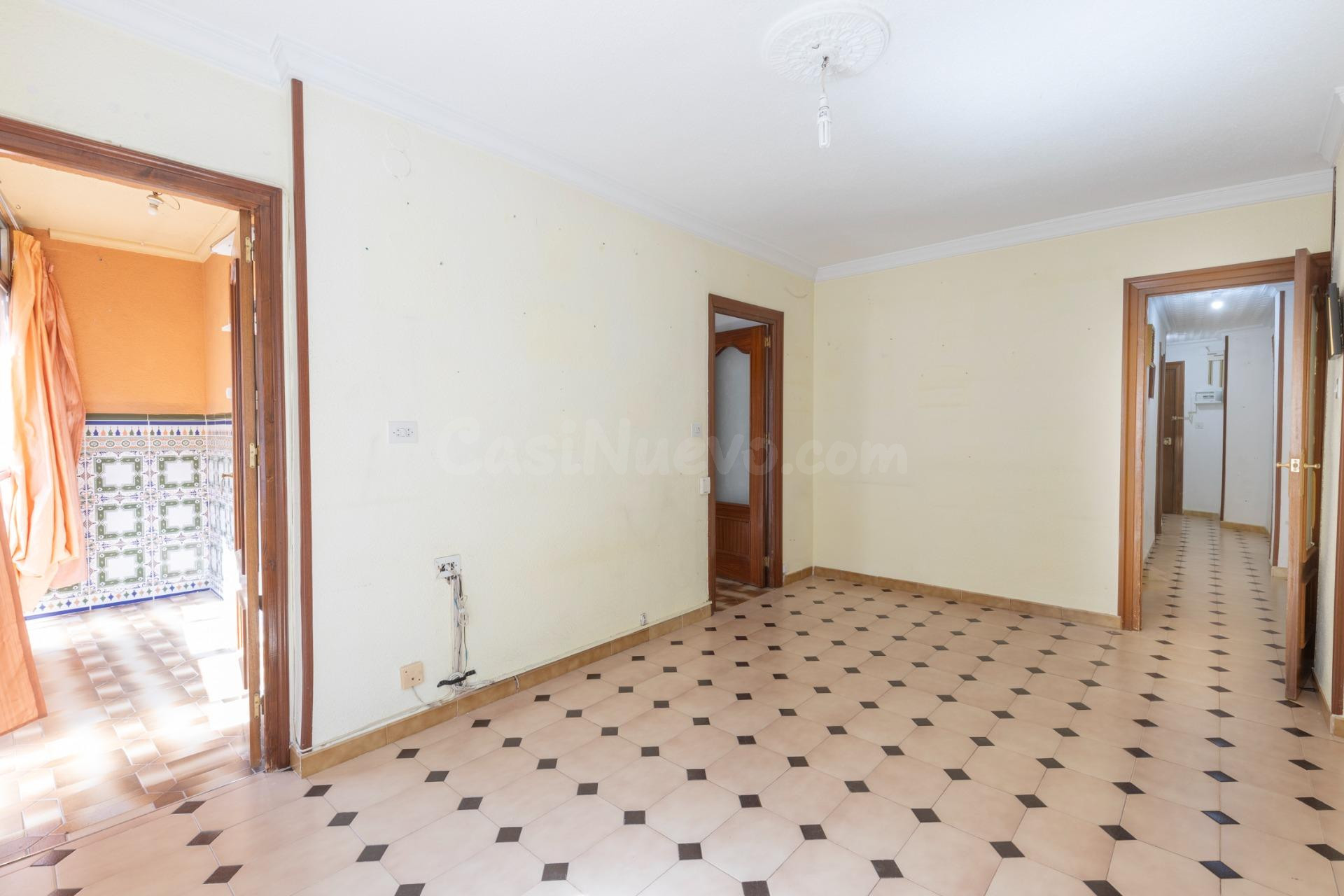 Piso de 3 dormitorios en planta alta, luminoso y con balcón  - foto 3