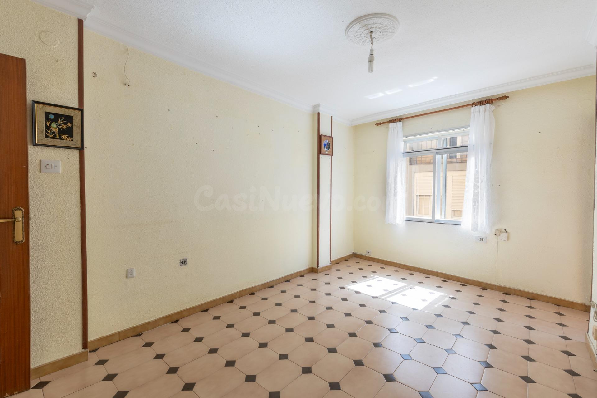 Piso de 3 dormitorios en planta alta, luminoso y con balcón  - foto 4