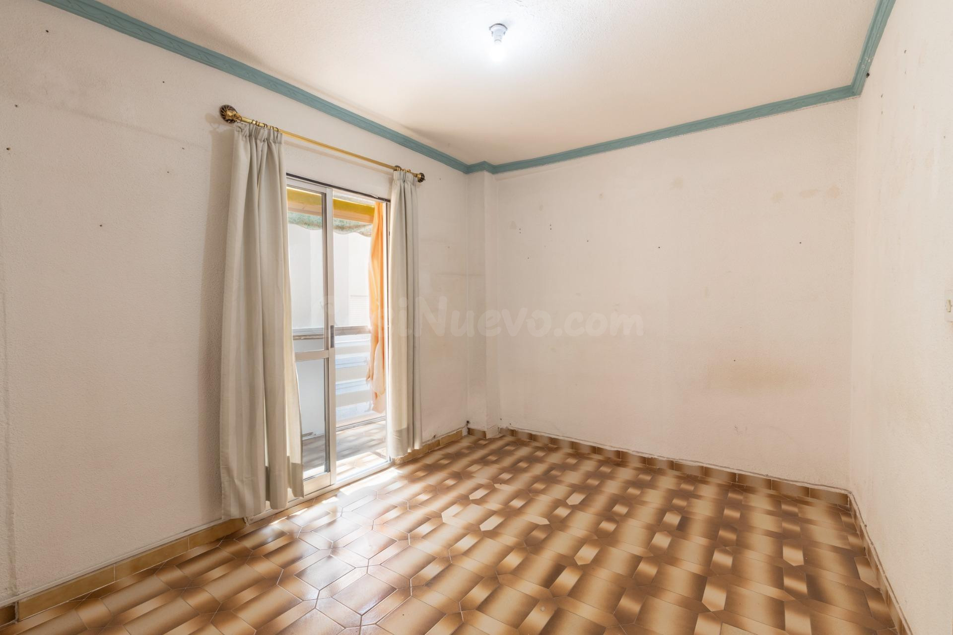 Piso de 3 dormitorios en planta alta, luminoso y con balcón  - foto 5