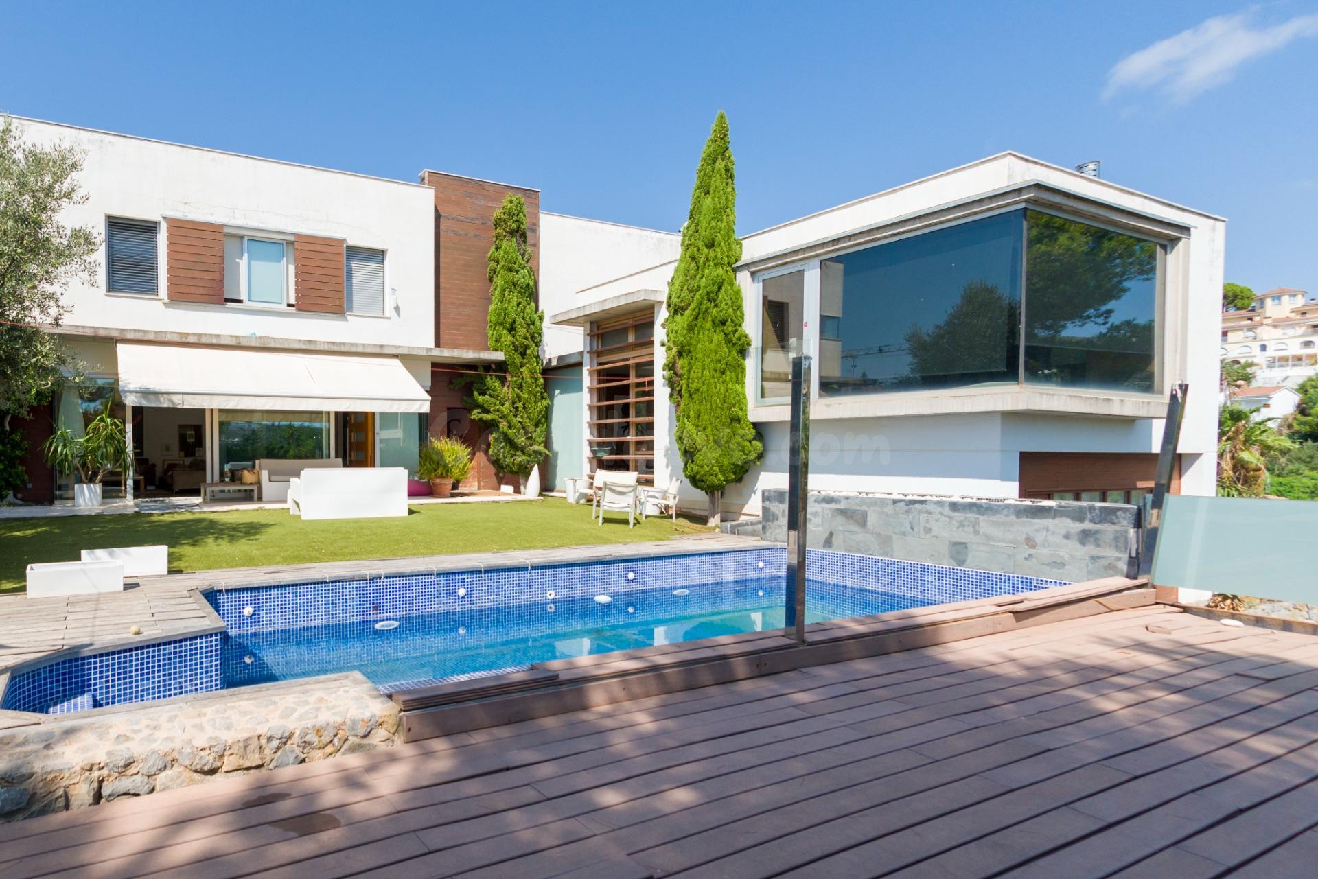 VILLA EN PLAYETAS CON ESPECTACULARES VISTAS AL MEDITERRÁNEO
