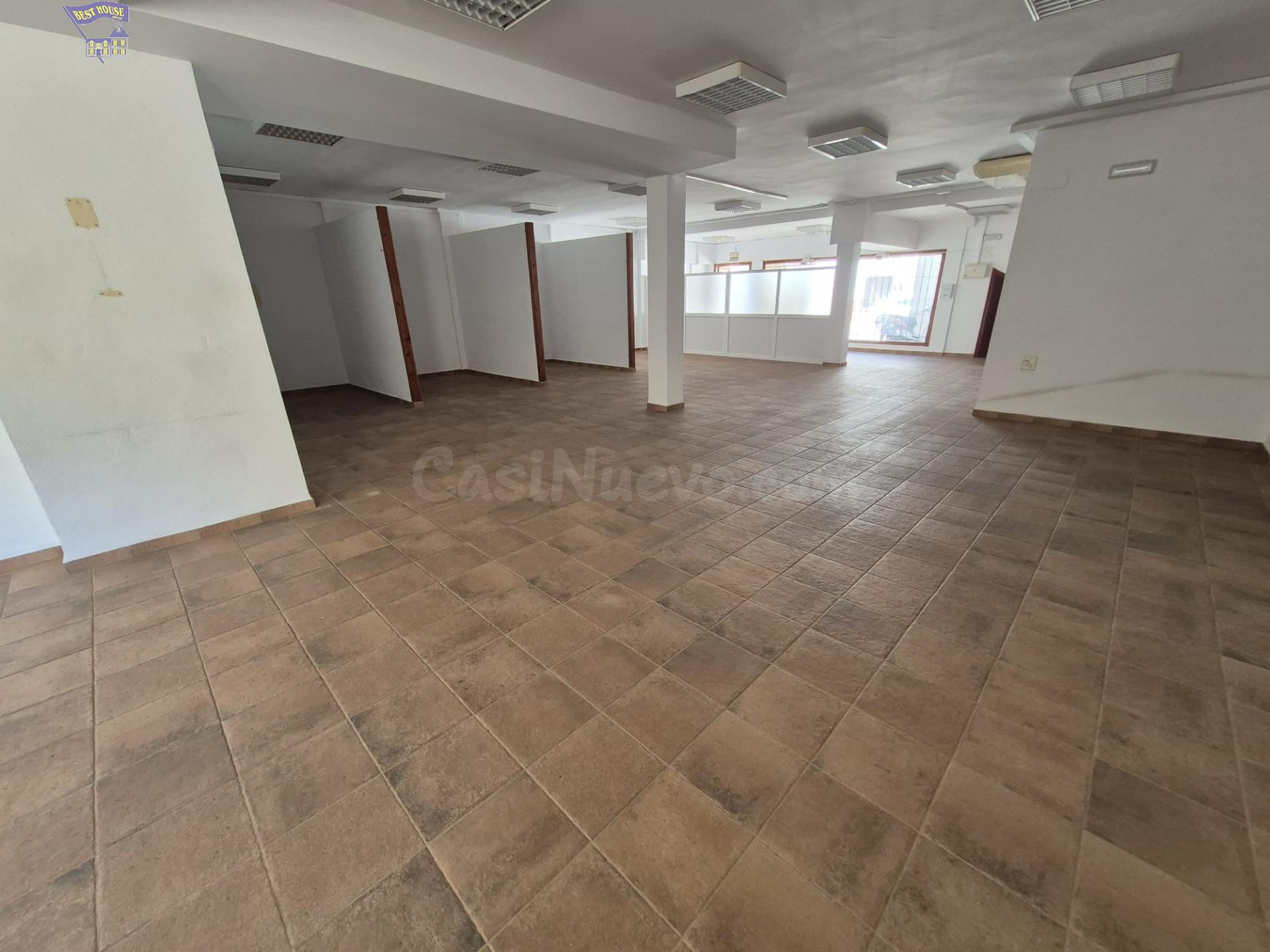SE VENDE LOCAL EN ZONA DE LAS CANTERAS