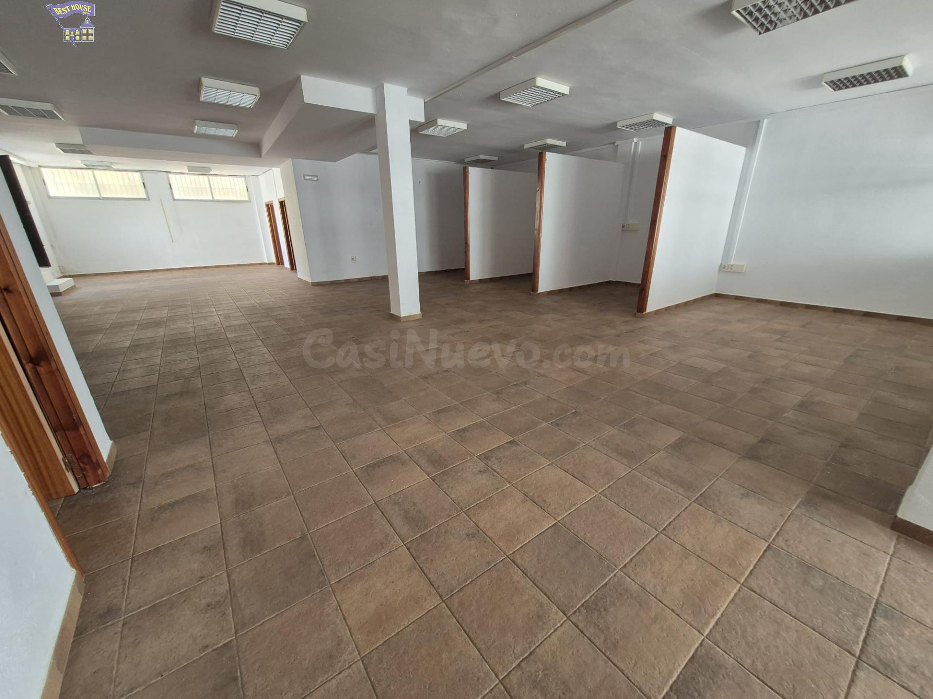 SE VENDE LOCAL EN ZONA DE LAS CANTERAS - foto 2