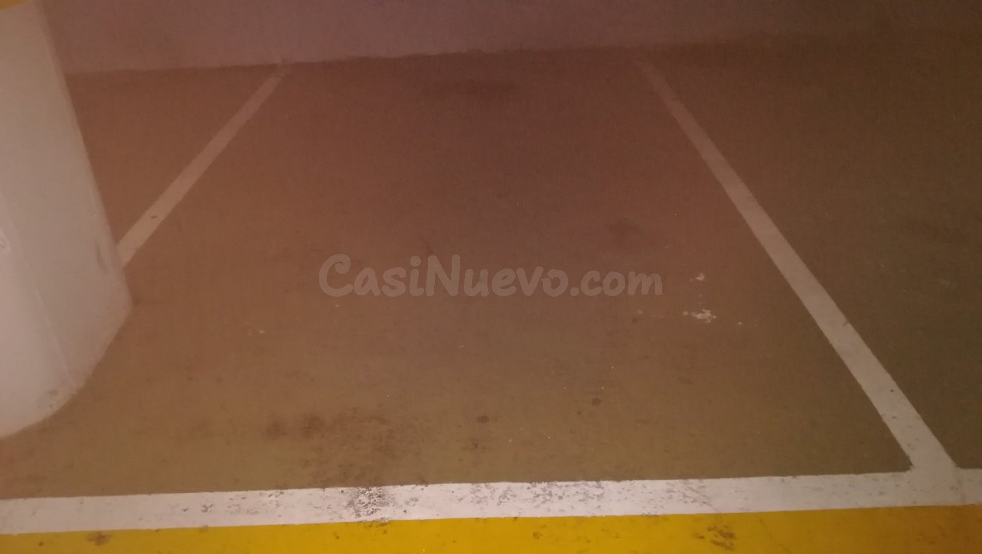 PLAZA GRANDE DE PARKING EN VENTA EN CORNELLA DE LLOBREGAT - foto 2