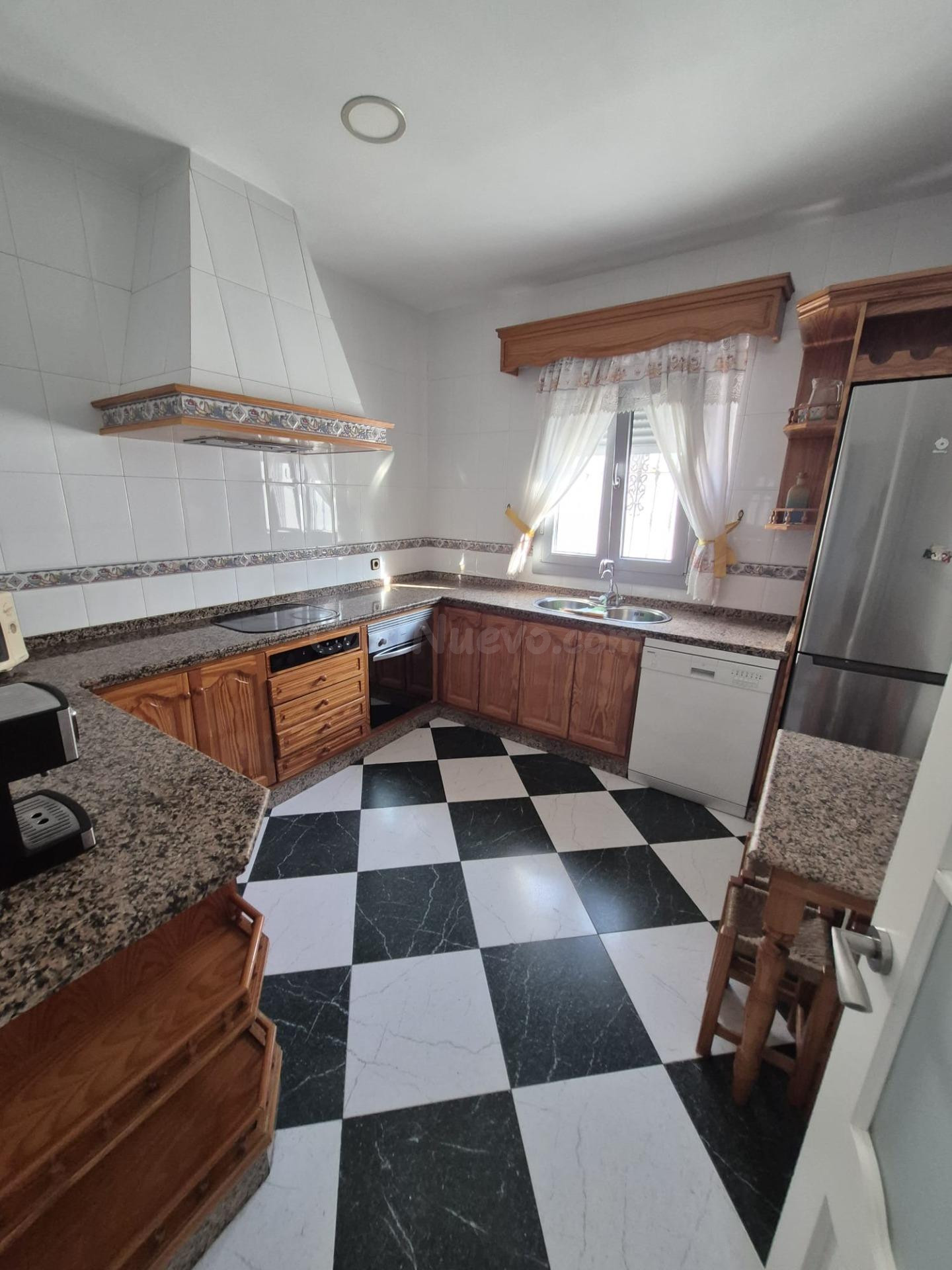 SE VENDE CHALET CON TERRENO EN ESPERA