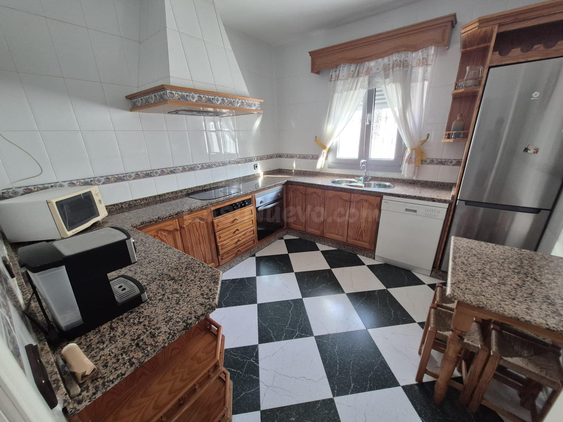 SE VENDE CHALET CON TERRENO EN ESPERA - foto 4