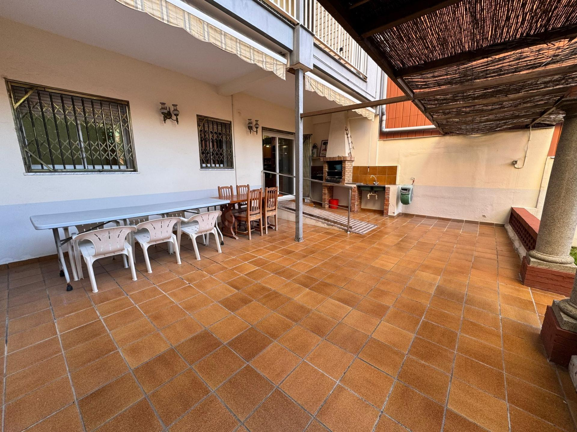 ESPECTACULAR CASA EN ZONA GAVARRA EN CORNELLA DE LLOBREGAT - foto 2