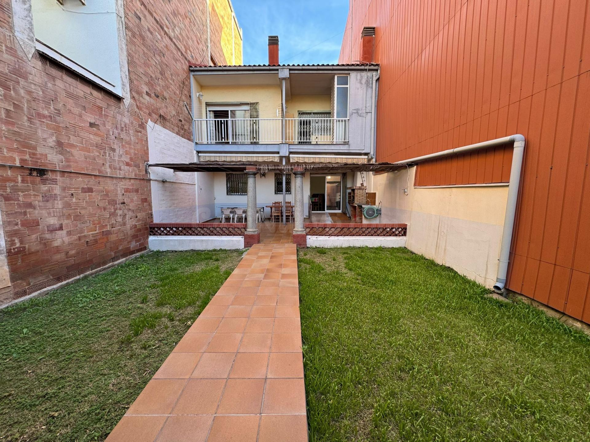 ESPECTACULAR CASA EN ZONA GAVARRA EN CORNELLA DE LLOBREGAT - foto 3