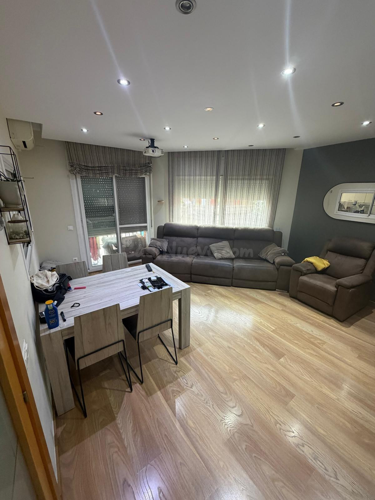 PRECIOSO PISO EN VENTA CON TERRAZA EN BARRIO CENTRO EN CORNE - foto 4